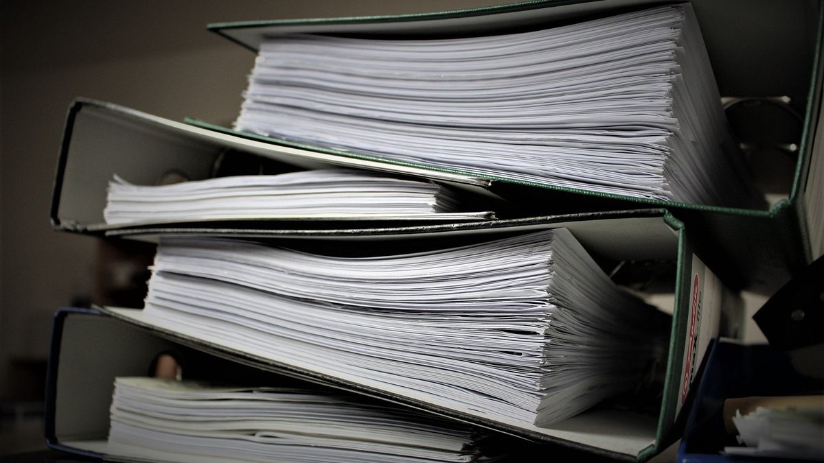 Průměrná firma stráví papírováním 223 hodin ročně, méně než loni